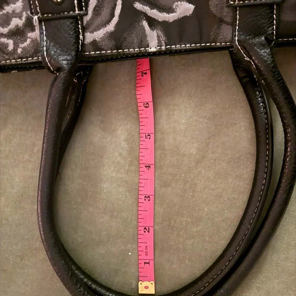 Wilson Leather purse shoulder bag black with silver flowers lots of pockets